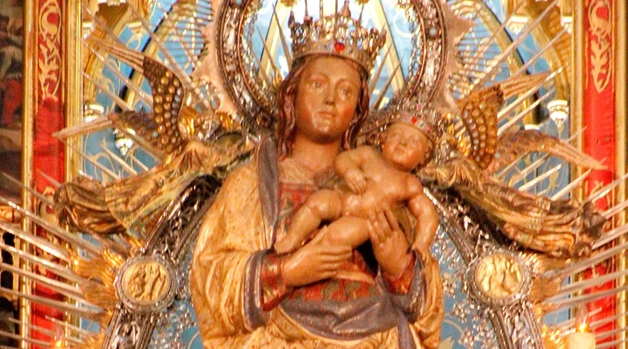 Nuestra Señora de la Almudena. Crédito: Wikipedia.