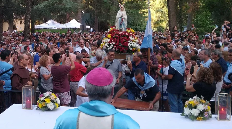 Miles celebraron a Nuestra Señora de Lourdes en los santuarios de Argentina