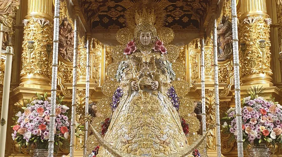 Virgen del Rocío. Crédito: Twitter Diócesis Huelva?w=200&h=150
