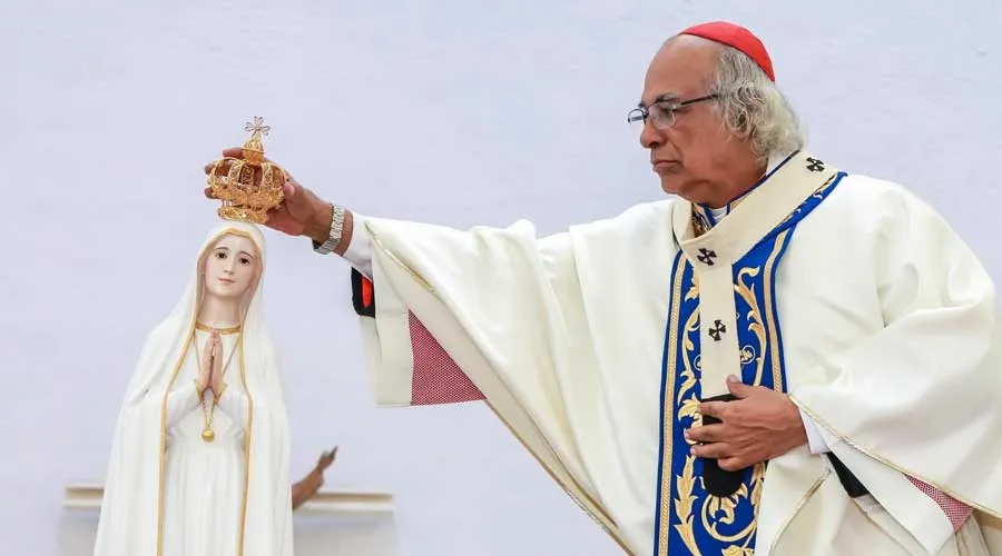 Imagen peregrina de la Virgen de Fátima y Cardenal Leopoldo José Brenes, Arzobispo de Managua. Crédito: Arquidiócesis de Managua / Lázaro Gutiérrez.