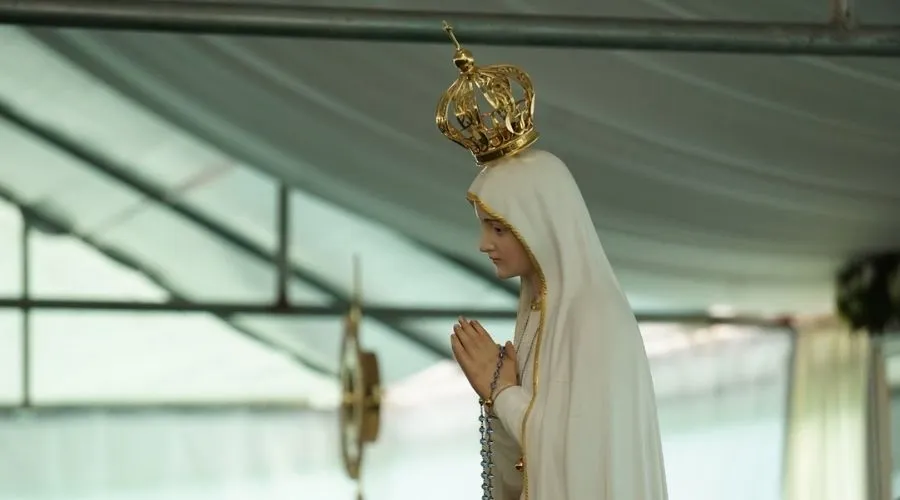 ¿Por qué llamamos “Reina” a la Virgen María? Esto explica un sacerdote
