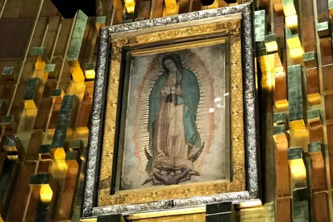 Arzobispo de México da la bienvenida a peregrinos que visitan a la Virgen de Guadalupe