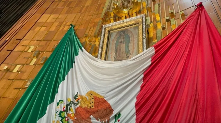 Imagen original de Nuestra Señora de Guadalupe en su santuario de Ciudad de México. Crédito: David Ramos / ACI Prensa.