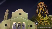 Réplica de la imagen de la Virgen de Guadalupe rescatada en 2020, en el atrio de parroquia Reina de México. Crédito: Edson Valdez / Pastoral Siglo XXI.