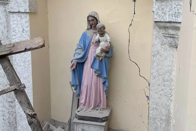 Imagen de la Virgen María queda intacta tras desplome de catedral en Turquía