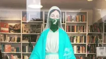  Virgen María pintada con un pañuelo verde al interior de la librería del Centro Cultural de la Memoria Haroldo Conti de Buenos Aires (Argentina) / Crédito: Marcha de Escarpines