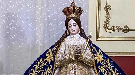 Arzobispo mexicano confu00eda a la Virgen de la Salud a sacerdotes enfermos de COVID-19