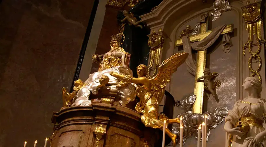 Esta es la oración que el Papa Francisco rezó a la Virgen de los Siete Dolores