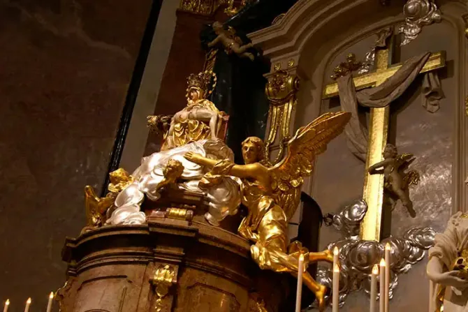 Esta es la oración que el Papa Francisco rezó a la Virgen de los Siete Dolores