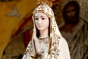 ¿Sabías que la Virgen de Fátima se le apareció a Sor Lucía con la Santísima Trinidad?