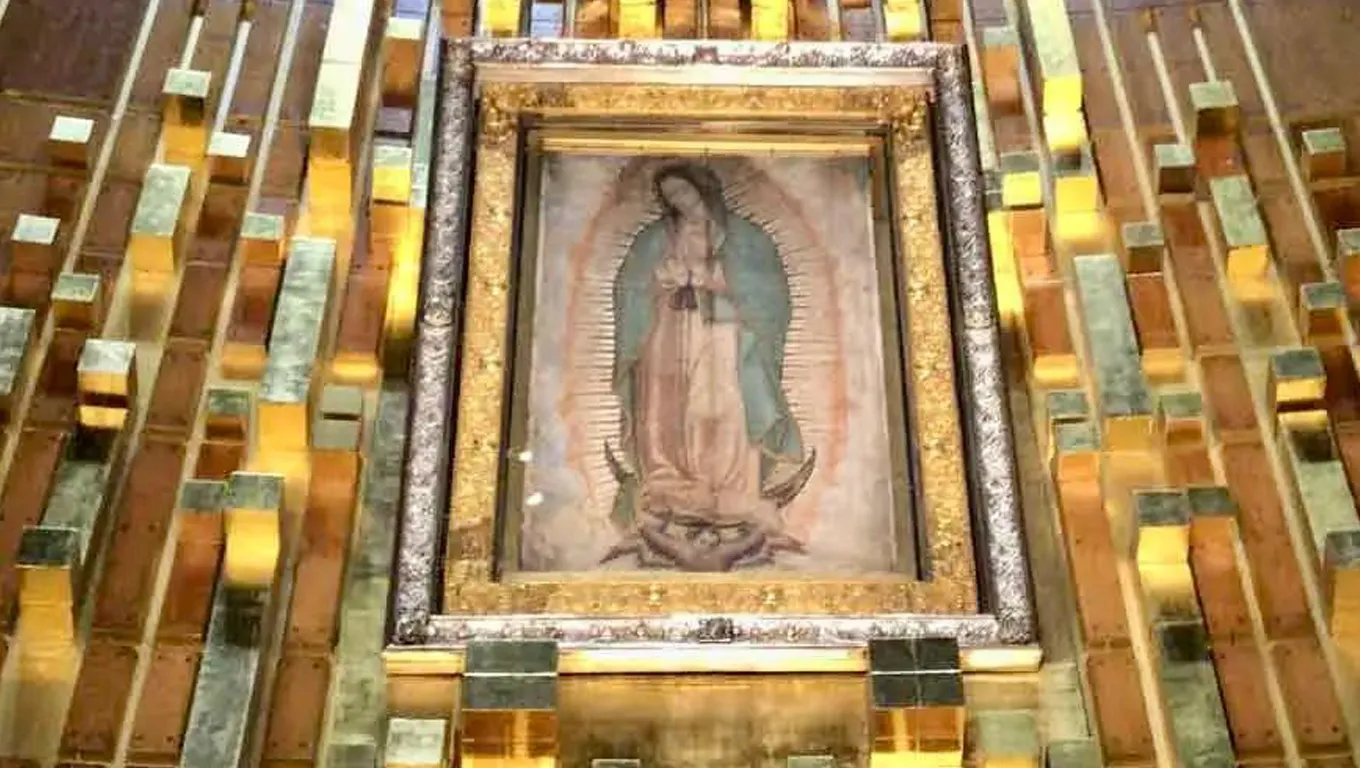 Imagen original de la Virgen de Guadalupe en su Santuario en Ciudad de México. Foto: David Ramos / ACI Prensa.