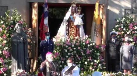 Chile eleva plegarias a la Virgen del Carmen y pide que le enseñe a amar