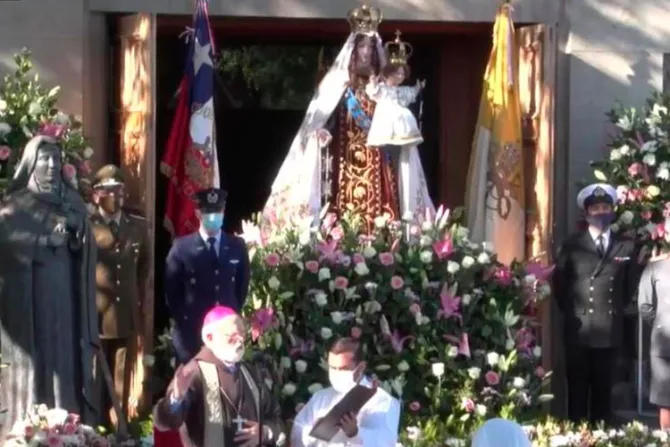 Chile eleva plegarias a la Virgen del Carmen y pide que le enseñe a amar