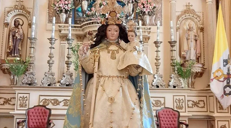 Devotos se preparan para iniciar novena en honor a Nuestra Señora del Rosario
