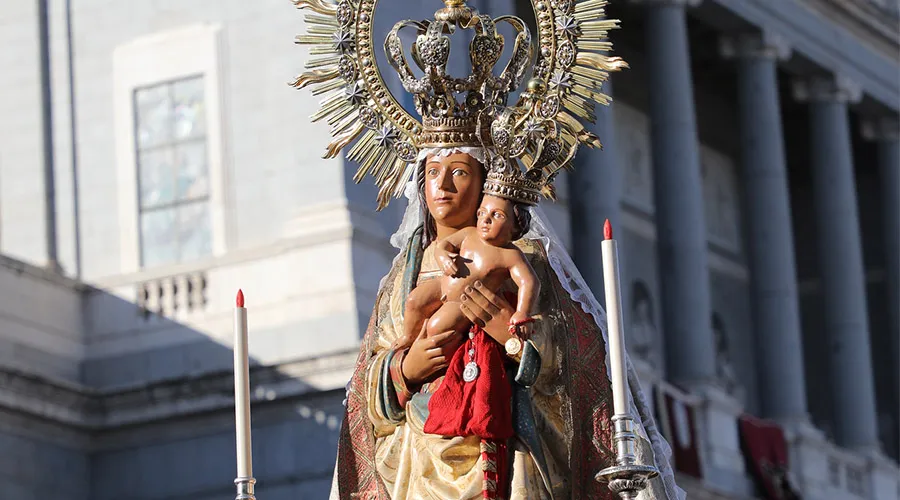 Imagen de la Virgen de la Almudena en las calles de Madrid (España). Crédito: ArchiMadrid.?w=200&h=150