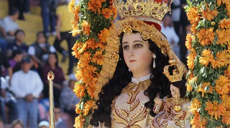 En el día de su fiesta, la Virgen de Chapi sobrevuela ciudad de Perú 