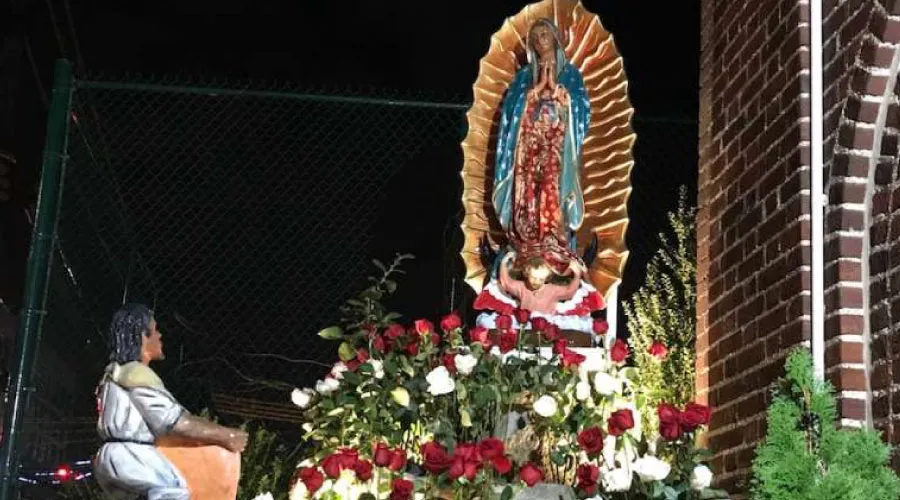 Parroquia reemplaza estatua de la Virgen de Guadalupe vandalizada en Estados Unidos