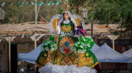 Fieles participan en celebración de la Virgen de la Candelaria en Chile 