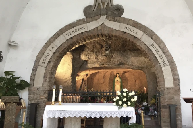 Festejan 75 años de la aparición en Roma de la Virgen de la Revelación