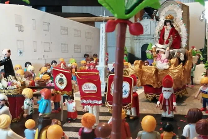  Realizan original exposición con playmobil para honrar a la Virgen 
