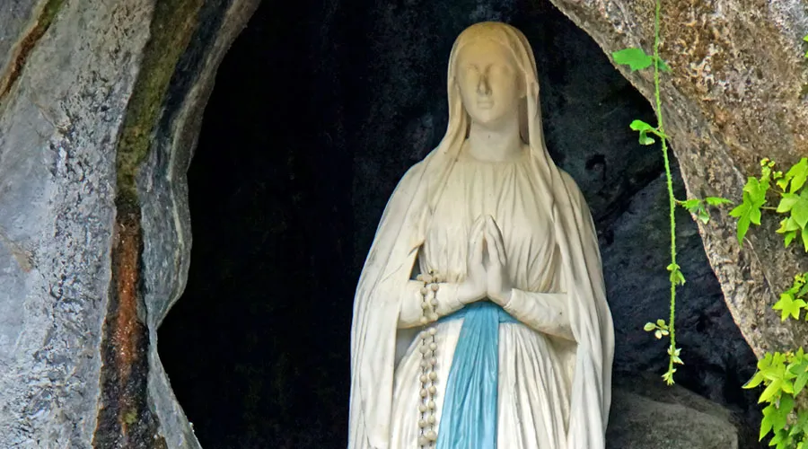 Virgen de Lourdes. Crédito: Dennis Jarvis CC BY-SA 2.0