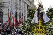 FOTOS: Multitudes veneran a la Virgen del Carmen, Madre y Reina de Chile