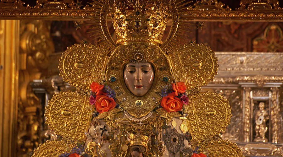 Virgen del Rocío durante romería. Foto: Wikipedia Jose Carrasco