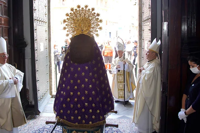 Alcalde de Valencia apoya a Cardenal Cañizares ante polémica por fiesta de la Virgen