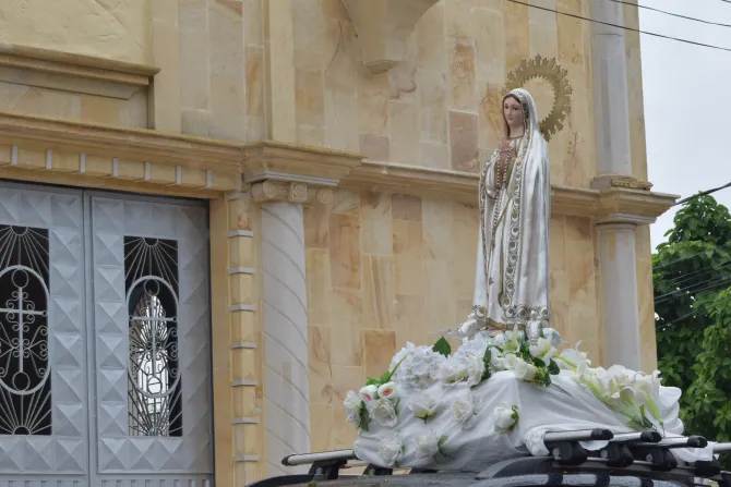 Iglesia llevó imagen de Virgen de Fátima a fieles que no pudieron visitarla por cuarentena
