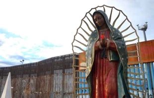 Imagen de la Virgen de Guadalupe en Tijuana, en la frontera de Estados Unidos y Mu00e9xico. Foto: Uniu00f3n de Voluntades. 