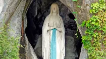 Virgen de Lourdes. Crédito: Dennis Jarvis (CC BY-SA 2.0)