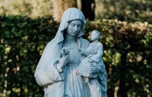 Una imagen de la Virgen Maru00eda. Cru00e9dito: Gabriella Clare Marino en Unsplash 