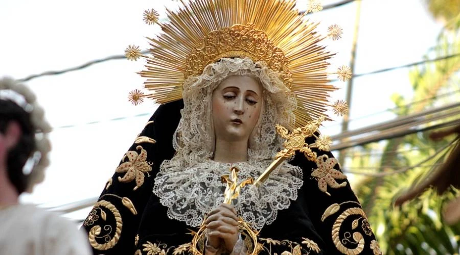 Una imagen de la Virgen María en procesión. Crédito: Pixabay?w=200&h=150