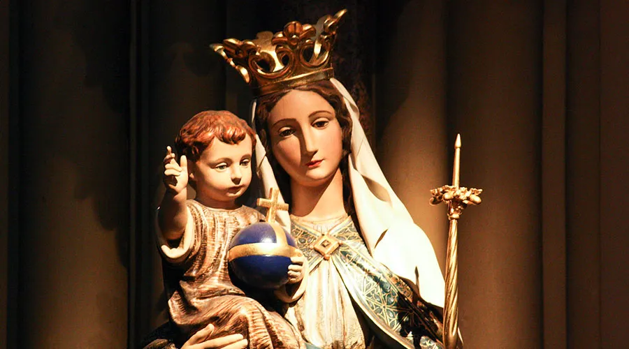 Virgen Maria con el Niño Jesús en sus brazos / Flickr: Fr. Lawrence Lew OP (CC-BY-NC-ND-2.0)