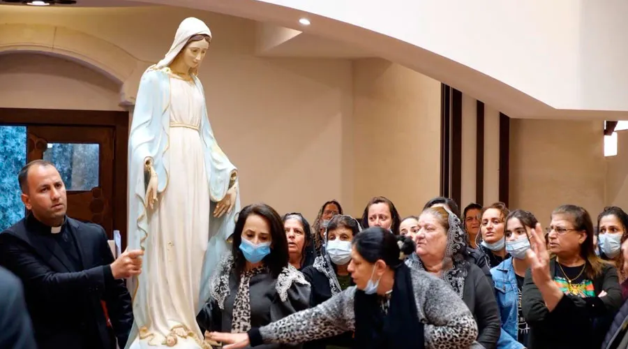 Imagen de la Virgen destruida por ISIS y bendecida por el Papa volvió a su iglesia en Irak