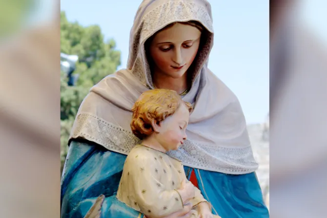 La Iglesia es “una familia que tiene una Madre, la Virgen María”, dice el Papa Francisco en el Cenáculo