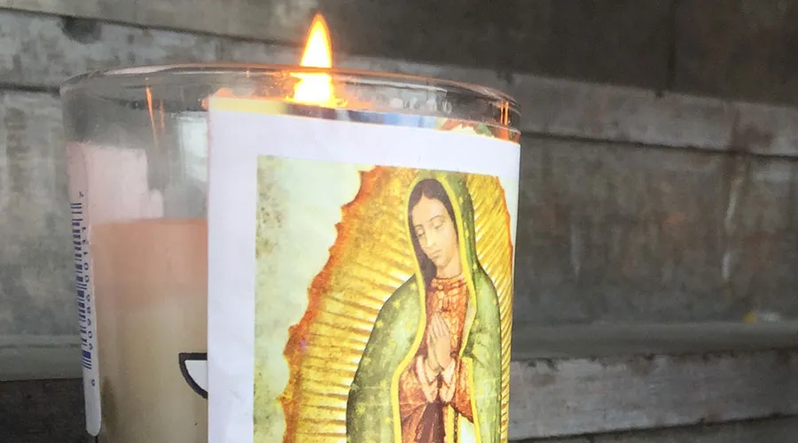 Imagen referencial / Cirio con la imagen de Nuestra Señora de Guadalupe. Foto: David Ramos / ACI Prensa.