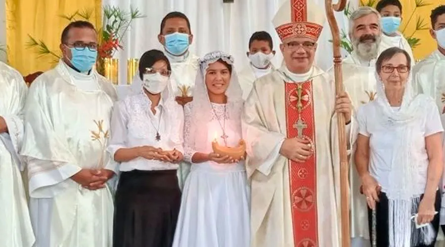 La consagración virginal de Isabel Campo (al centro). Crédito: CEV