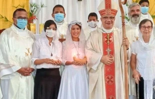 La consagraciu00f3n virginal de Isabel Campo (al centro). Cru00e9dito: CEV 