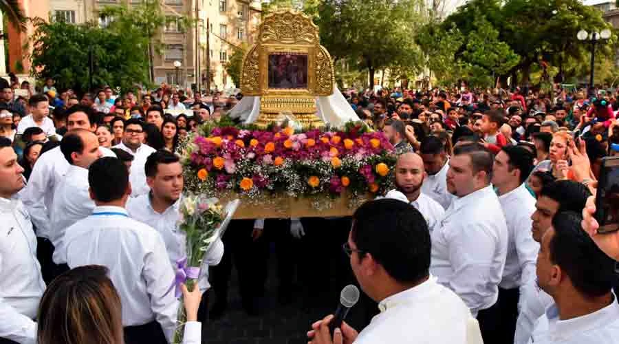 Bajada de la Virgen de Chiquinquirá en Santiago de Chile / Foto: Comunicaciones Arzobispado De Santiago?w=200&h=150