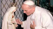 Virgen de Fátima y San Juan Pablo II. Crédito: Instagram.com/Franciscus