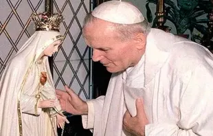 Un día como hoy el Papa San Juan Pablo II publicó su encíclica sobre la Virgen María. Crédito: Instagram.com/Franciscus