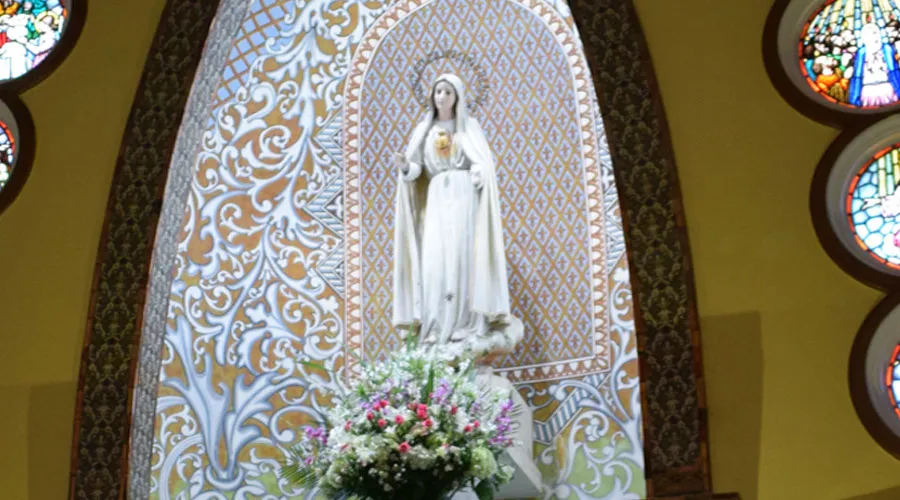 La Virgen de Fátima en la parroquia dedicada a ella en Miraflores, Perú. Foto: Sara Lucía Puerta / ACI Prensa?w=200&h=150