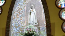 La Virgen de Fátima en la parroquia dedicada a ella en Miraflores, Perú. Foto: Sara Lucía Puerta / ACI Prensa