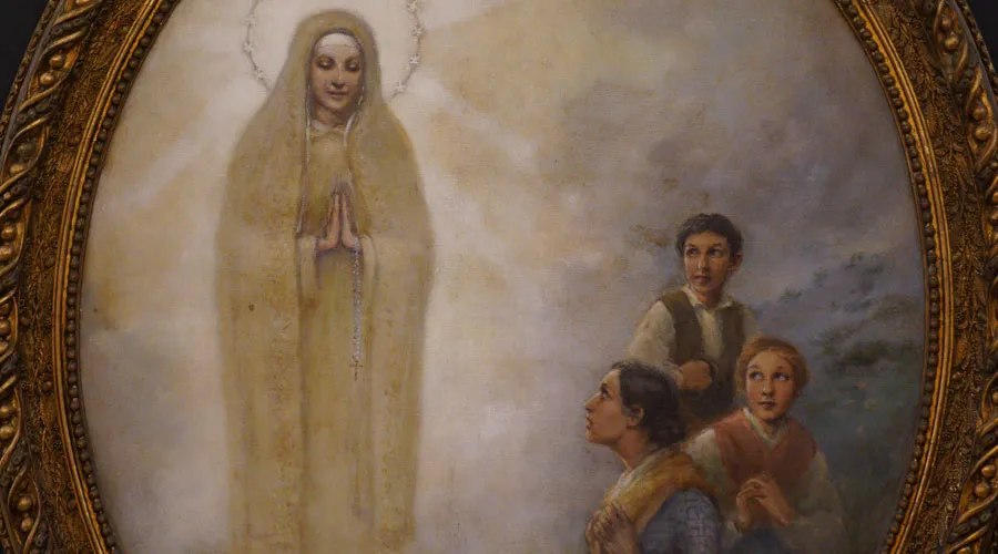 Un cuadro de la Virgen de Fátima y los pastorcitos videntes en el santuario en Portugal. Foto: Daniel Ibáñez (ACI Prensa)?w=200&h=150