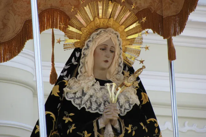 Papa Francisco: Pidamos a la Virgen María por todos los refugiados, ella conoce sus dolores
