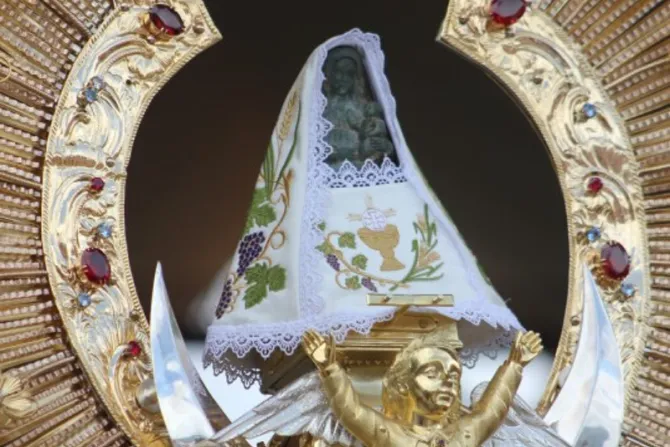Costa Rica entroniza una réplica de la Virgen de los Ángeles en el Vaticano