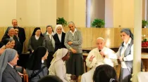 El Papa conversa con las religiosas de la Congregación de la Caridad. Imagen: Congregación de la Caridad