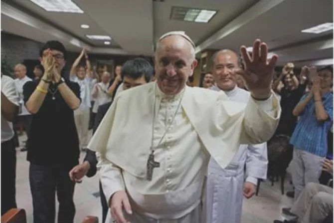 El Papa Francisco visita sorpresivamente a los jesuitas de Corea