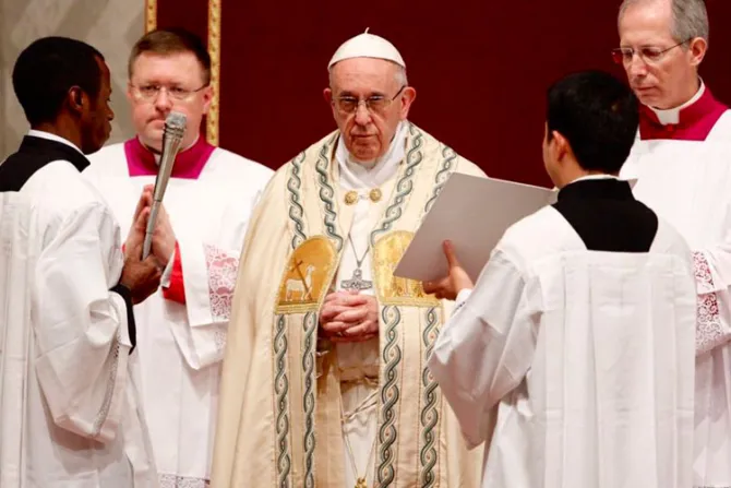 Papa Francisco: Por medio de la Virgen María llegó la plenitud de los tiempos